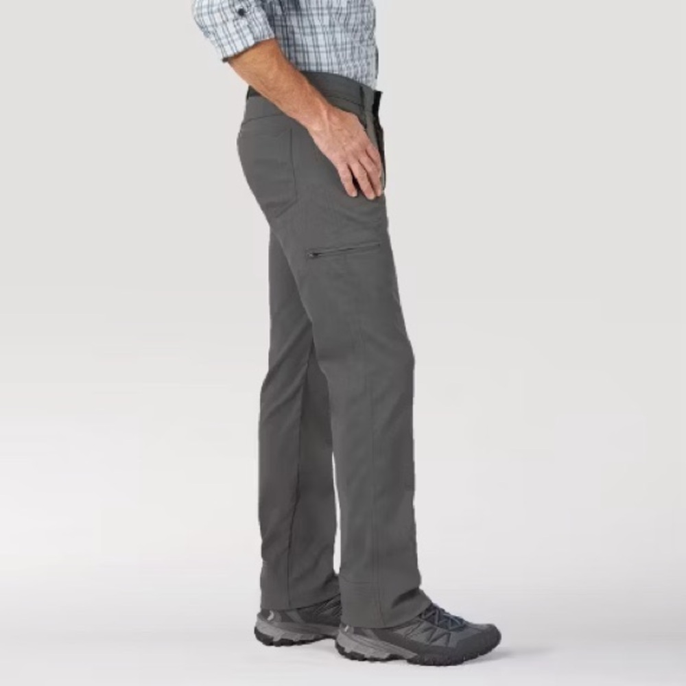 NWT Men's Wrangler Synthetic Straight Fit Utility Work Outdoor Pants 40 X 30